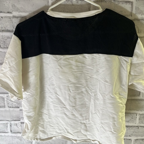 PUMA Womens Ladies Black White Cropped Logo T Shirt Top Size medium Jersey - Picture 4 of 5